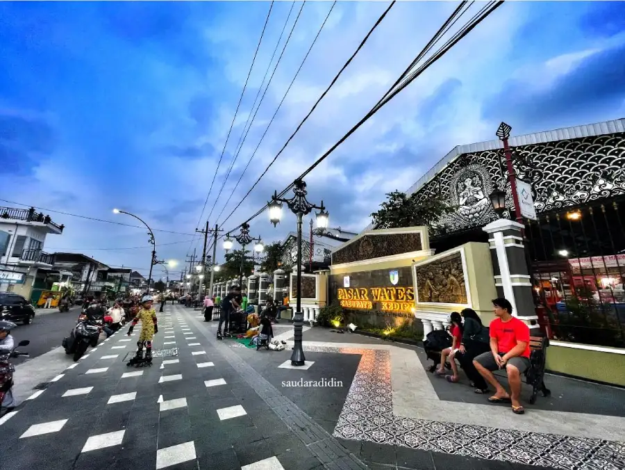 Pasar Wates Kediri Jadi Destinasi Favorit, Konsep Pedestrian dan Hiburan Malam Diminati Foto BeritaJatim.com