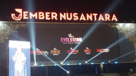 Tema Evoluxion Tegaskan Empat Nilai Jember Fashion Carnaval Foto BeritaJatim.com