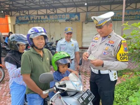 Tertib Lalu Lintas Bukan Sekedar Takut Tilang, Polres Pacitan Gencarkan Edukasi Foto BeritaJatim.com