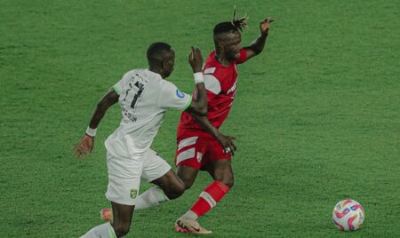 Persebaya Dikalahkan Tim Juru Kunci Persis Solo, Paul Munster Waktunya Dipecat? Foto BeritaJatim.com