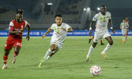 Persebaya Terancam Turun Peringkat Lagi di Akhir Pekan Ini Foto BeritaJatim.com