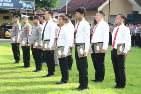 Sukses Jaga Kamtibmas, 14 Polisi di Kota Mojokerto Diganjar Penghargaan Foto BeritaJatim.com