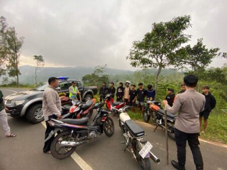 Polisi Razia Balap Liar di Pacitan, Pelajar Masih Berseragam Sekolah Terjaring Foto BeritaJatim.com