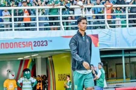 Rizky Dwi Striker Persebaya Masih Dianggap Kelas Liga 2 oleh Paul Munster Foto BeritaJatim.com