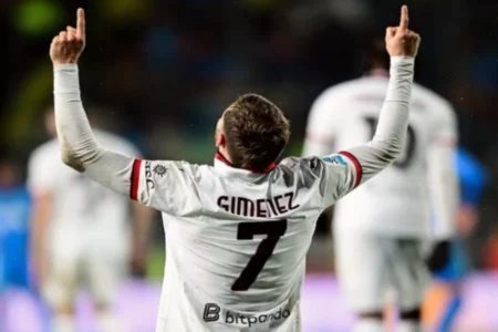 Feyenoord Vs AC Milan: Reuni Singkat dan Emosional Santi Foto BeritaJatim.com