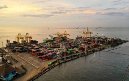 Lonjakan Industri Jateng, Pelindo Terminal Petikemas Percepat Penambahan Kapasitas TPK Semarang Foto BeritaJatim.com