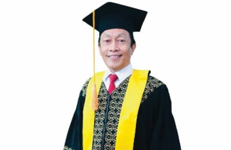 Prof. Dr. Gatut Susanto Dikukuhkan sebagai Guru Besar UM, Tekankan Internasionalisasi Bahasa Indonesia Foto BeritaJatim.com