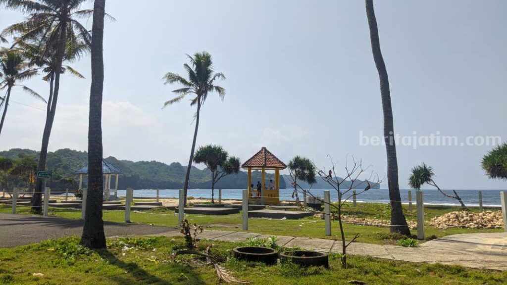 Wisatawan Keluhkan Jalur di Pantai Srau Gelap Gulita, Dishub Pacitan: Anggaran Minim Foto BeritaJatim.com