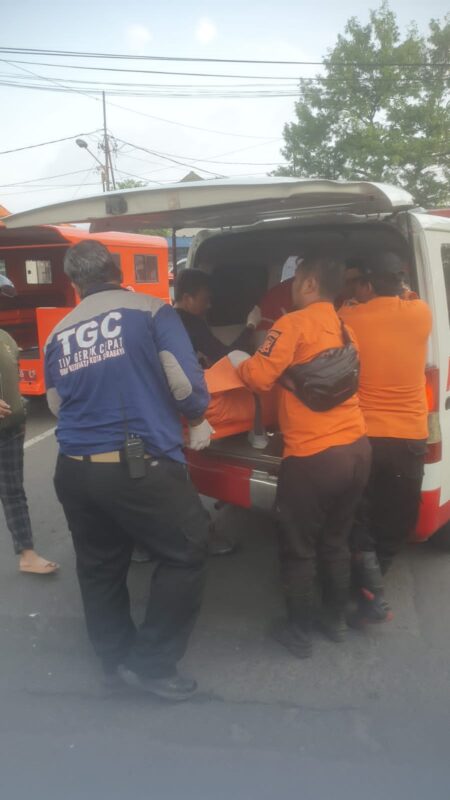Tragedi Jalan Joyoboyo Hari Ini, Lansia Tewas Tertabrak Bus Suroboyo Foto BeritaJatim.com
