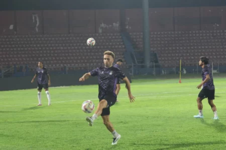 Persik Kediri vs Persebaya Surabaya: Susunan Pemain Penuh dan Peta Klasemen Foto BeritaJatim.com