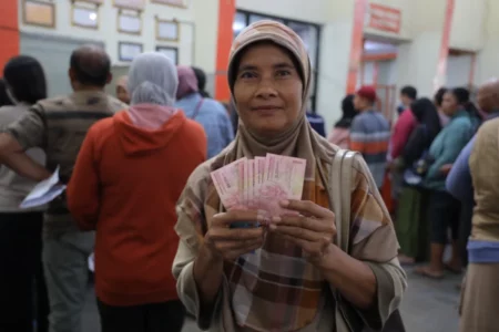 Jelang Ramadhan, 7.747 KPM di Kota Kediri Terima Bansos Sembako dan PKH Triwulan I 2025 Foto BeritaJatim.com