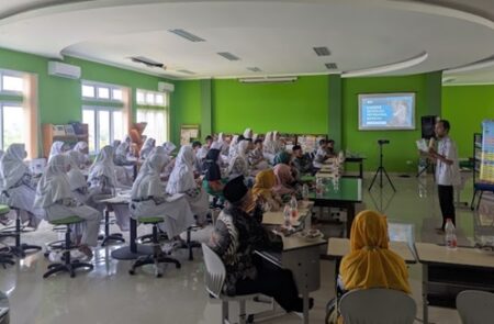 Bedah Buku di MTsN 1 Lamongan: Membangun Budaya Literasi Melalui Sedekah Pengubah Nasib Foto BeritaJatim.com