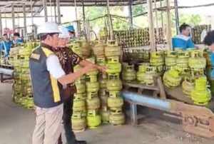 Jelang Ramadhan, Polres Jombang Sidak Pangkalan LPG 3 Kg untuk Cegah Kelangkaan dan Penimbunan Foto BeritaJatim.com