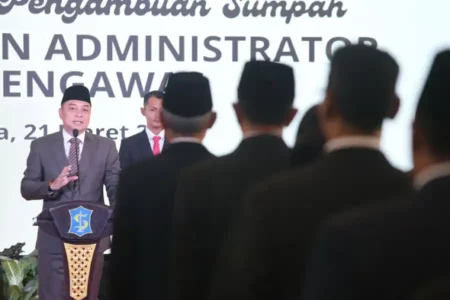 Pertama di Indonesia, Wali Kota Eri Cahyadi Terapkan Lelang Jabatan dengan Proposal dan Adu Gagasan Visi-Misi Foto BeritaJatim.com