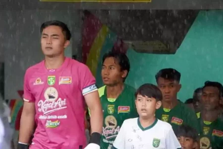 Di Tengah Keterpurukan, Ernando Ari Beri Pernyataan Menyentuh untuk Bonek Bonita Foto BeritaJatim.com