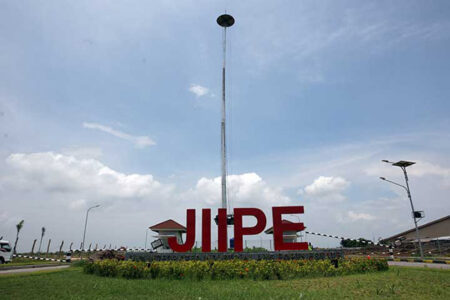 JIIPE Kawasan Industri Memperkokoh Program Hilirisasi Nasional Foto BeritaJatim.com