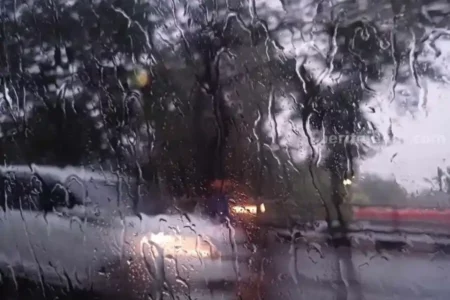 Hujan di Jam Ini! Berikut Cuaca Surabaya, Sidoarjo, dan Gresik 11 Mei 2025 Foto BeritaJatim.com