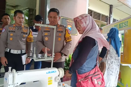 Dapat Motor Sampai Mesin Permak Baju, Keluarga Korban Tragedi Kanjuruhan Senang Foto BeritaJatim.com