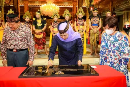 Khofifah Kunjungi Kraton Majapahit Jakarta: Semangat Wujudkan Gerbang Baru Nusantara Foto BeritaJatim.com