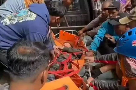 Dua Pemuda Malang Masuk Jurang 50 Meter di TNBTS, Diduga Sopir Mengantuk Foto BeritaJatim.com