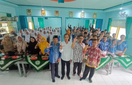 Ponpes Karangasem Lamongan Gelar Ngaji Literasi: Santri Diajak Menulis Buku Foto BeritaJatim.com