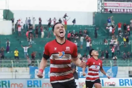 Lulinha Siap Bawa Madura United Bungkam Persib di GBLA Foto BeritaJatim.com