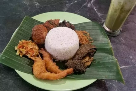 Serasa Café Hadirkan Menu Nasi Madura untuk Berbuka Puasa di Taman Bungkul Surabaya Foto BeritaJatim.com
