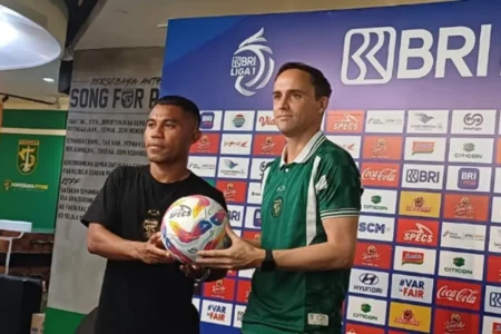 Posisi Paul Munster Terancam, Persebaya Beri Kesempatan Dua Laga Lagi Foto BeritaJatim.com