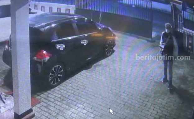 Pencurian Motor di Jombang Terekam CCTV, Pelaku Bersenjata Kabur ke Timur Foto BeritaJatim.com