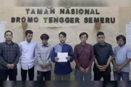 7 Pendaki Gunung Semeru Lewat Jalur Ilegal Masuk Daftar Hitam selama 5 Tahun Foto BeritaJatim.com