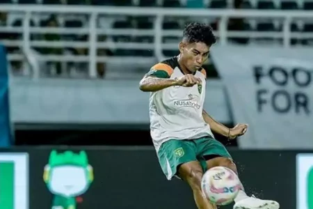 Tren Tanpa Kemenangan Berlanjut, Persebaya Surabaya Bermain Imbang 1-1 Lawan Persita Tangerang Foto BeritaJatim.com