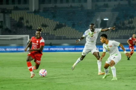 Persebaya Takluk 1-2 atas Persis Solo, Paul Munster: Kita Belum Beruntung Lagi Foto BeritaJatim.com