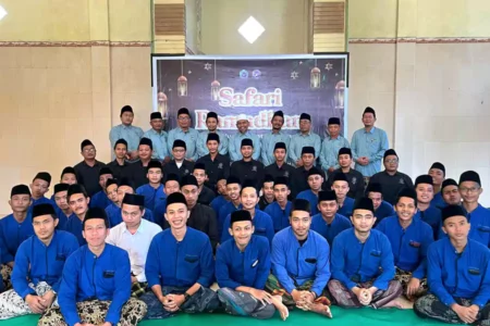 Himasal dan LIM Cabang Trenggalek Kawal Pelepasan 32 Santri Lirboyo Safari Ramadhan ke Desa Gamping Foto BeritaJatim.com