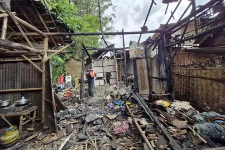 Gegara Lampu Templek, Sebuah Rumah di Bondowoso Ludes Terbakar Foto BeritaJatim.com