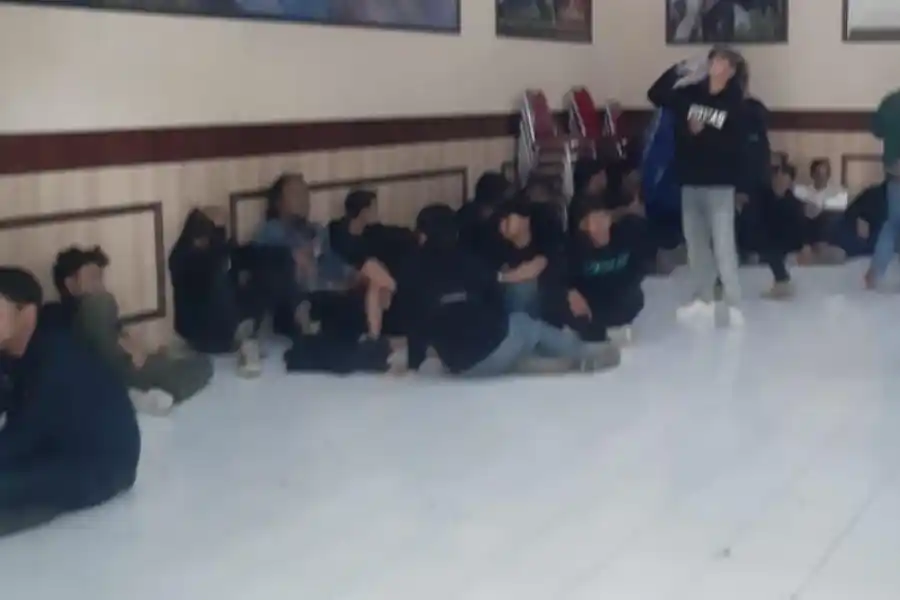 Puluhan Suporter PSS Sleman dan Aremania Diamankan Polres Blitar Kota Foto BeritaJatim.com
