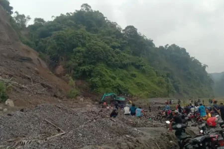 Tambang Pasir di Blitar Longsor, Dua Penambang Hilang Foto BeritaJatim.com