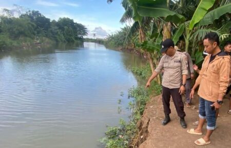 Pemancing Banyuwangi Kaget Setengah Mati, Ada Mayat Mengapung di Sungai Foto BeritaJatim.com