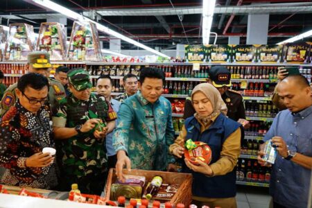 Forkopimda Sidoarjo Sidak Makan Minuman 4 Supermarket, Inilah yang Ditemukan Foto BeritaJatim.com