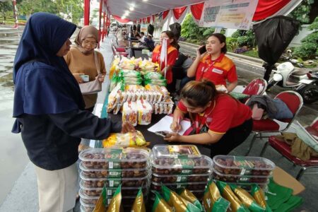 Sembako Murah Alfamart Diserbu Emak-emak, Ludes dalam Hitungan Jam Foto BeritaJatim.com