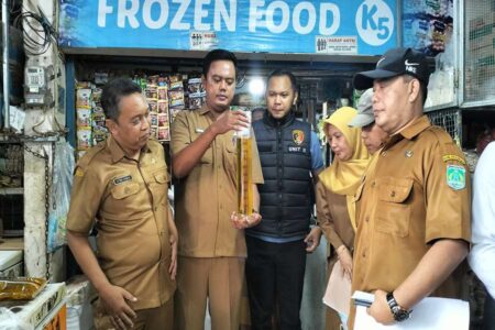 Satgas Pangan Pasuruan Temukan Kecurangan Takaran MinyaKita, Distributor Masih Berkeliaran Foto BeritaJatim.com