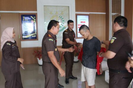 Tangis Haru Jelang Hari Kemenangan: Pencuri Motor Dibebaskan Berkat Restorative Justice Foto BeritaJatim.com