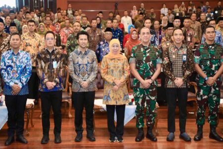 Pimpin Rakor Pengamanan, Gubernur Jatim Pastikan Arus Mudik Aman dan Lancar Foto BeritaJatim.com