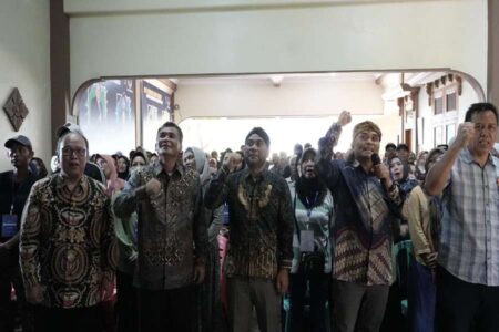 DPR RI dan Badan Gizi Nasional Gelar Sosialisasi Program Makan Bergizi Gratis di Kediri Foto BeritaJatim.com
