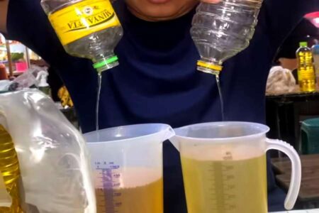 Viral! Content Creator Ini Bandingkan Minyakita dengan Merek Lain, Begini Hasilnya Foto BeritaJatim.com