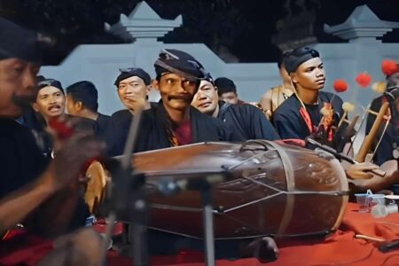 Wajib Tahu! 8 Alat Musik Tradisional Jawa Timur, Mulai Selompret hingga Tong-Tong Foto BeritaJatim.com
