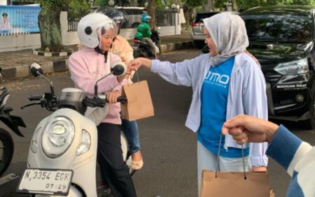 BPJS Ketenagakerjaan Malang Bagikan 150 Paket Takjil Foto BeritaJatim.com