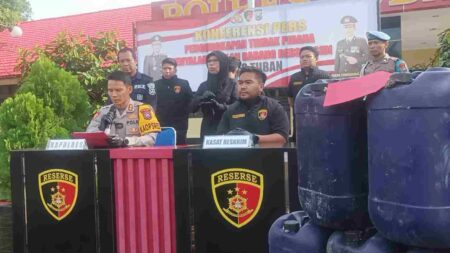 Humas Polres Tuban Dinilai Tak Transparan Sampaikan Informasi Dugaan Penyelewengan BBM Bersubsidi Foto BeritaJatim.com