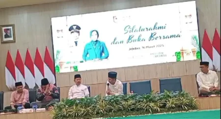 Bupati Fawait dan Relawan Bukber di Pendapa Jember, Wabup Tidak Tahu Foto BeritaJatim.com