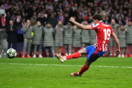 Kontroversi Penalti: Real Madrid Singkirkan Atletico, Gol Julian Alvarez Dianulir Foto BeritaJatim.com