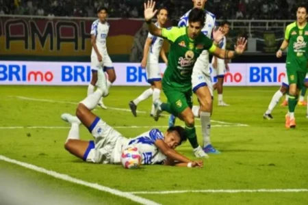 Pelatih PSIS: Pemain Berjuang Keras Tahan Imbang Persebaya Foto BeritaJatim.com